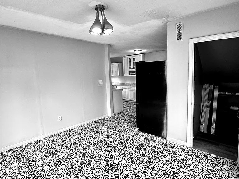5132 W Caven St — Photo 5