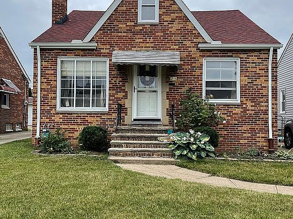 2nd image of 6215 Hampstead Ave