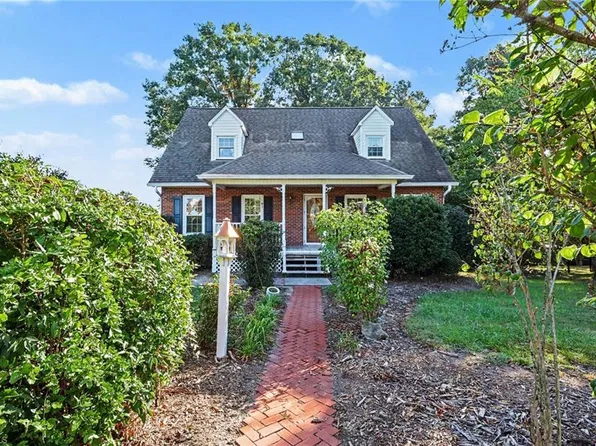2655 Knob Hill Dr, Clemmons, NC 27012