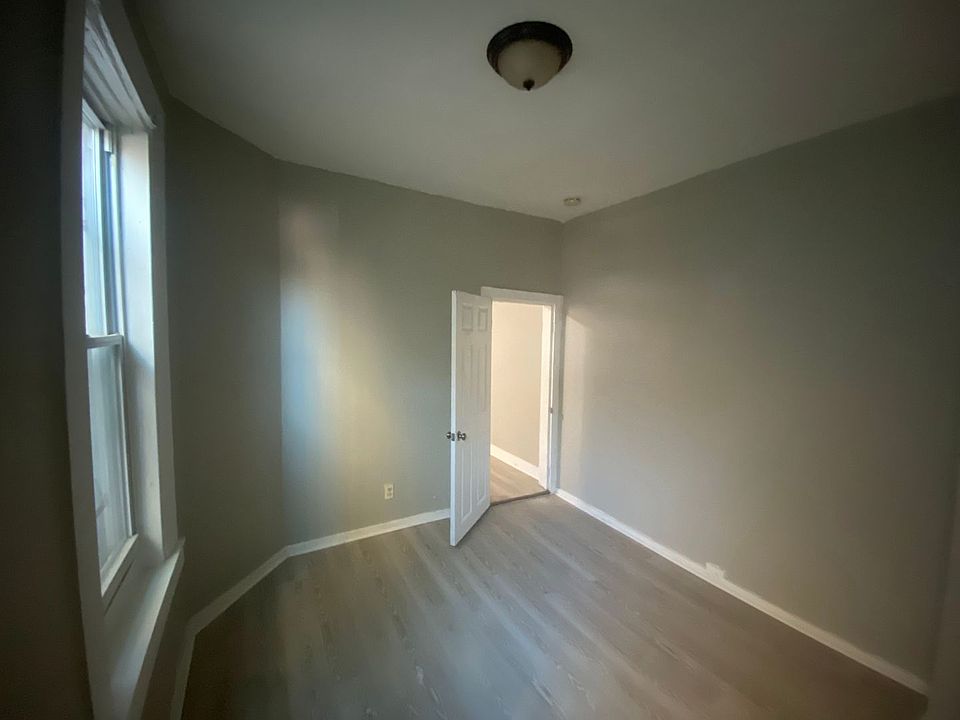 Building Photo 3