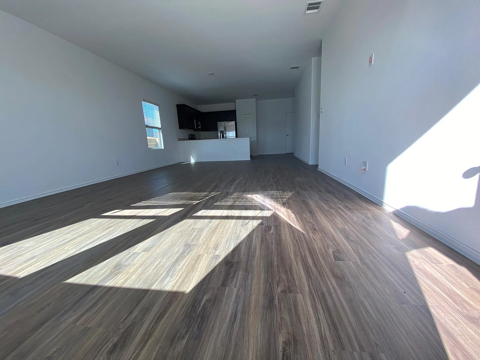 3 bed, 2.5 bath, 1560 sqft, $1,950 — Photo 3