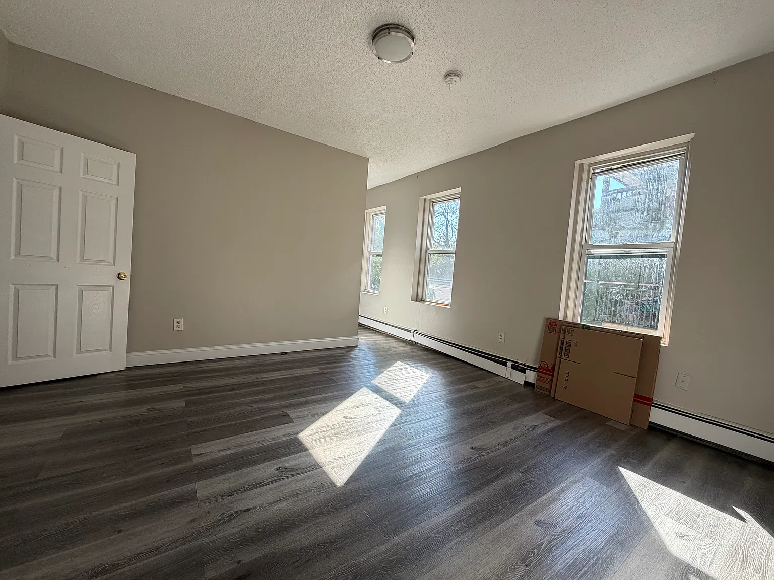 258 Lawrence St — Photo 4