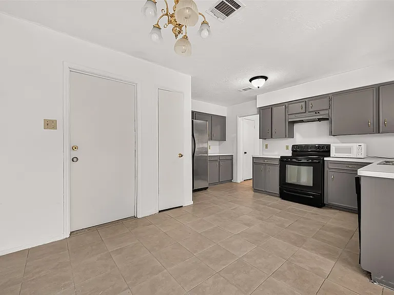 2523 Creekway Cir — Photo 17