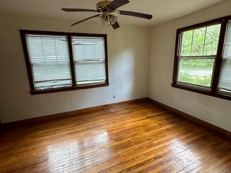 5103 Kingsbury St — Photo 8