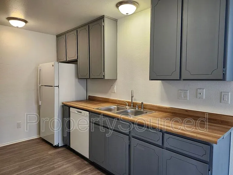 1944 Hickock Ct — Photo 6