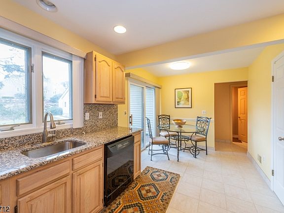 4th image of 32 Fowler Dr
