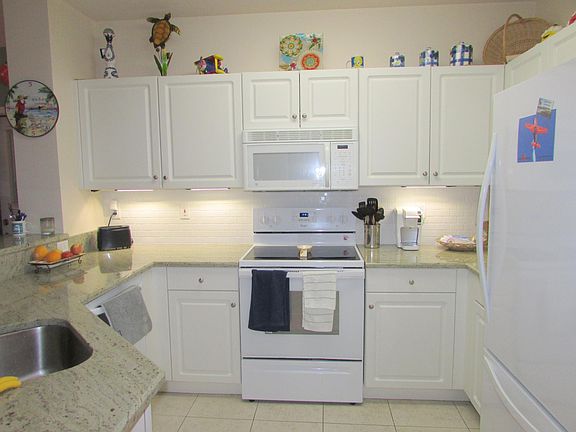 Kitchen has everything you need