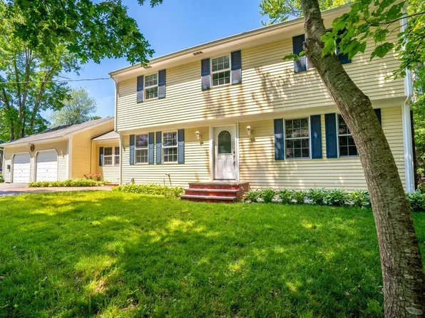 2 Evergreen Circle, Cape Elizabeth, ME 04107