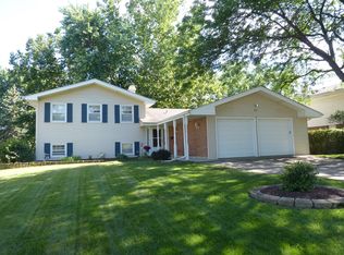 21W601 Kensington Rd, Glen Ellyn, IL 60137