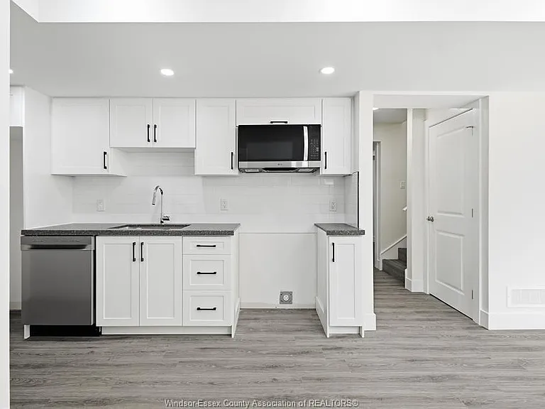 2490 George Ave #LOWER — Photo 8