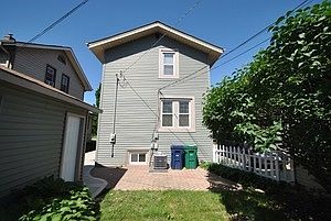 2nd image of 832 Carpenter Ave