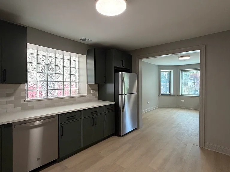 3530 W Dickens Ave #G — Photo 1
