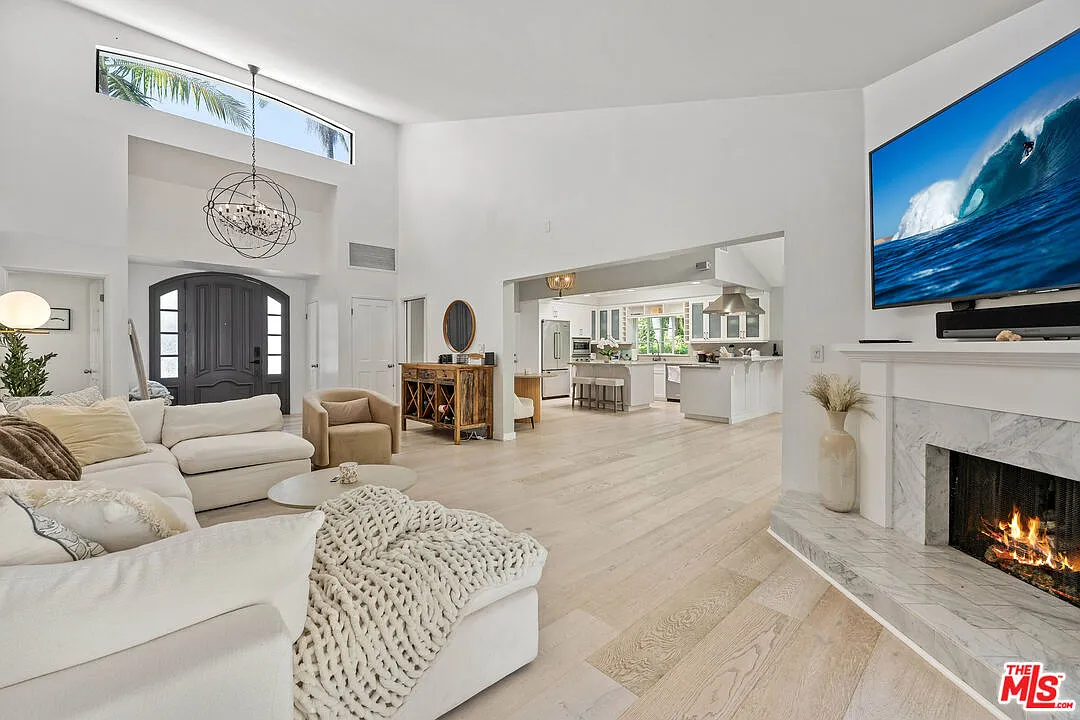 4 bed, 5.0 bath, 3143 sqft, $20,000 — Photo 4
