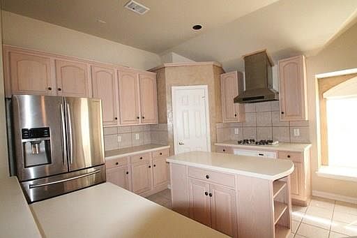 5th image of 2041 Camelot Dr