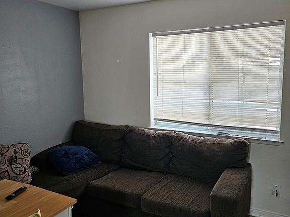 2nd image of 1001 Meadowlark Dr