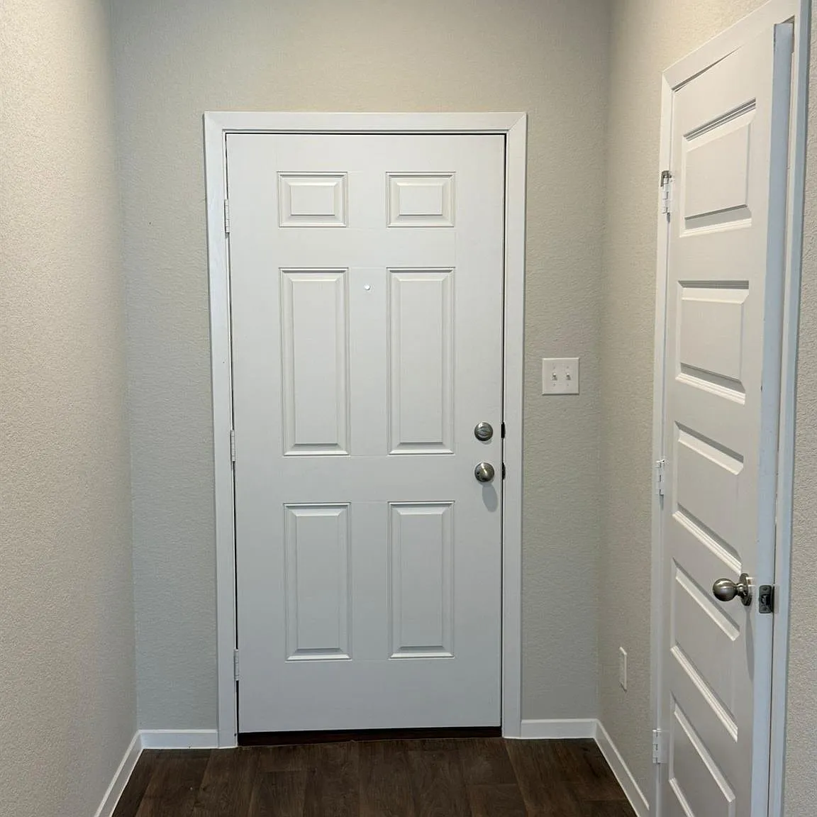 5 bed, 3.5 bath, 2595 sqft, $2,799 — Photo 2