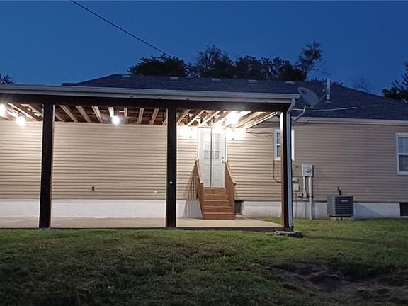 5th image of 218 SW Opal Dr