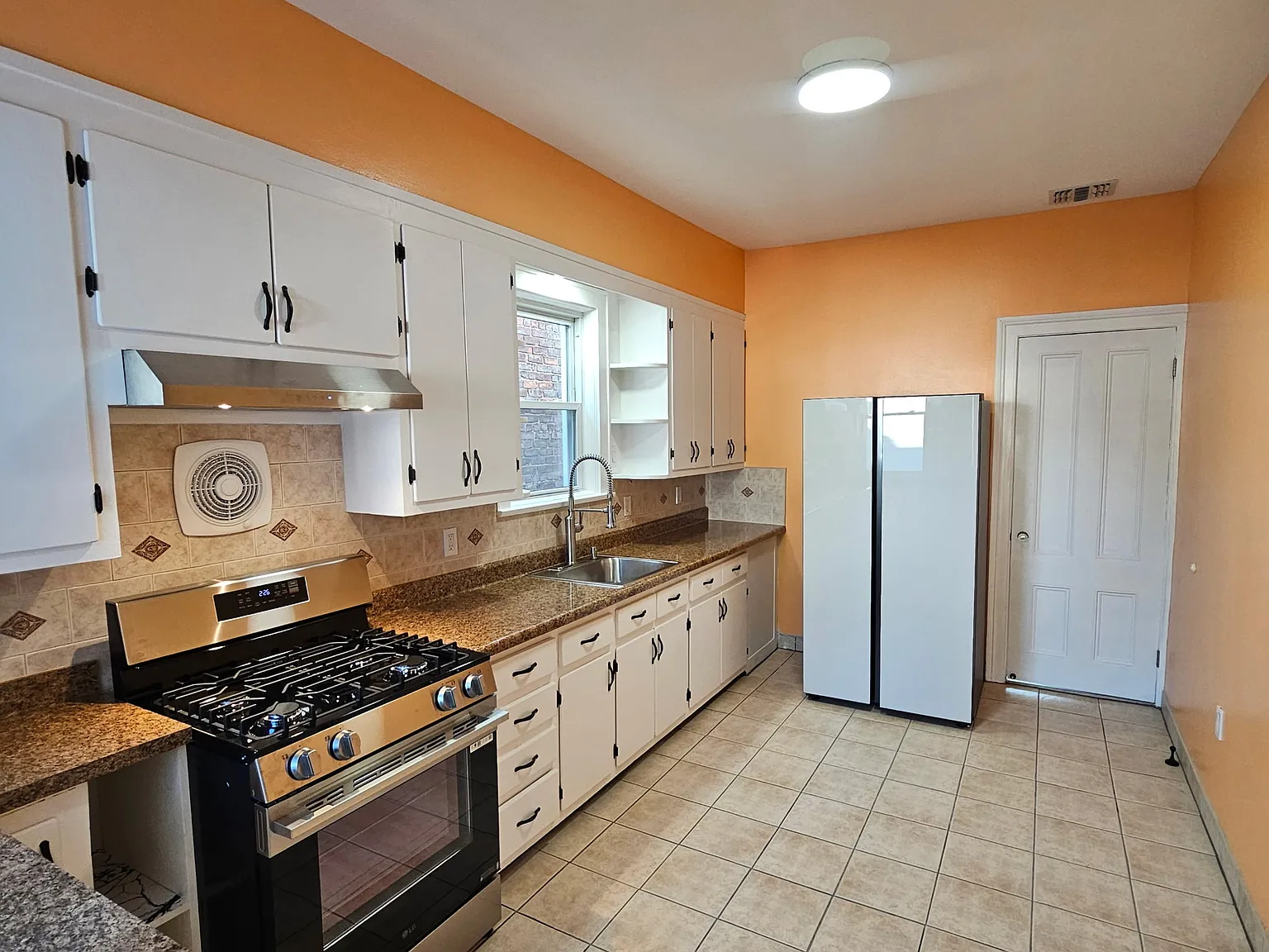 2 bed, 1200 sqft, $3,695 — Photo 1