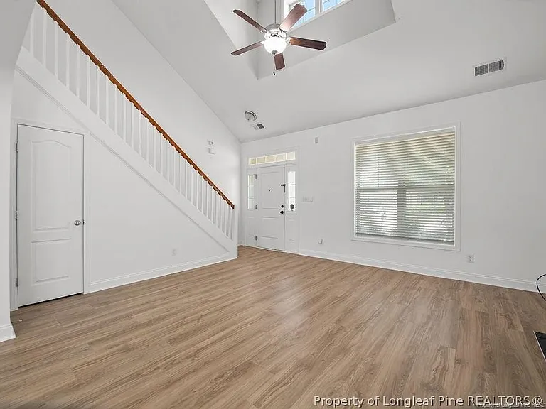 343 Fountain Grove Dr — Photo 4