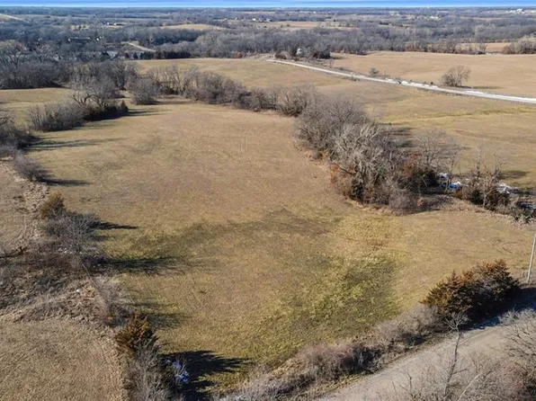 4 NE Mule Barn Rd, Lathrop, MO 64465