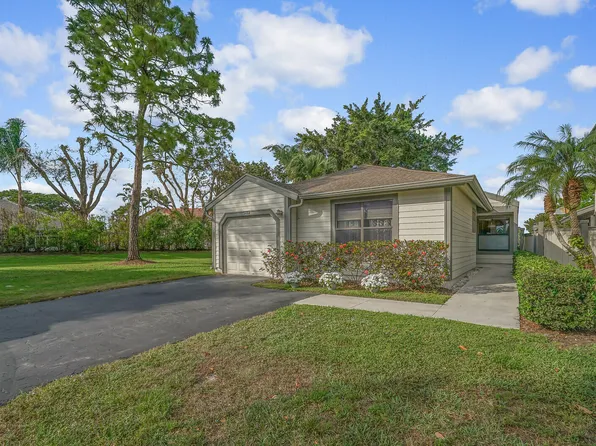 2492 Bedford Mews Dr, Wellington, FL 33414