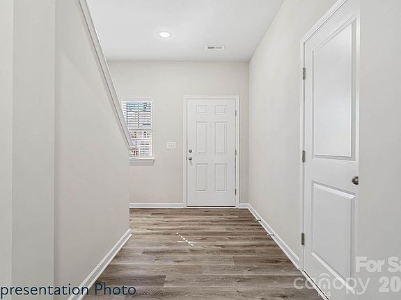 2nd image of 205 Roxanna Ct