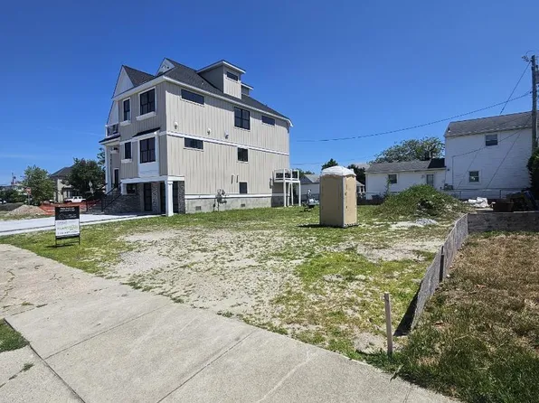 321 N Huntington Ave, Margate, NJ 08402