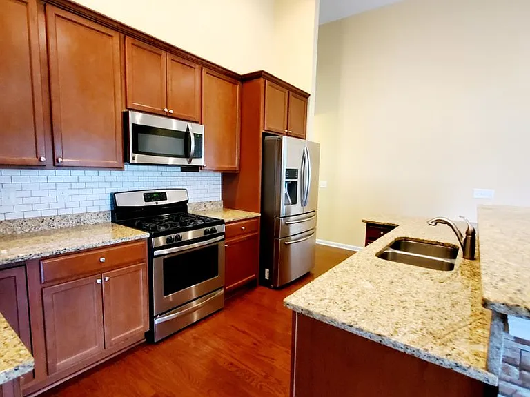 504 Cedar Lakes Dr — Photo 4