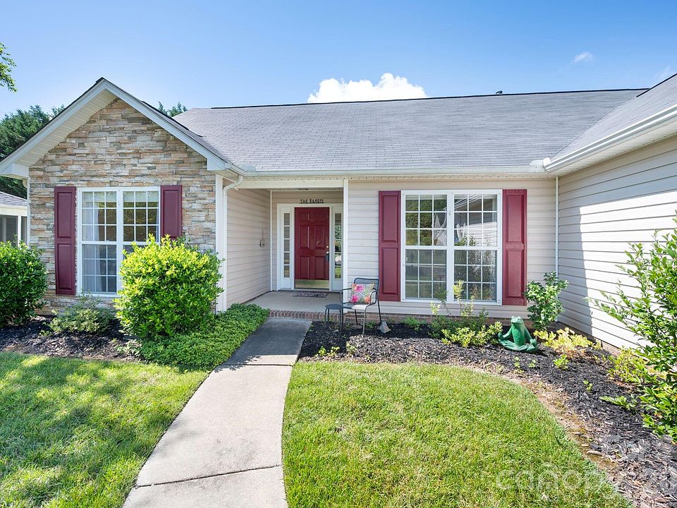 1st image of 35 Meadow Pathway Dr