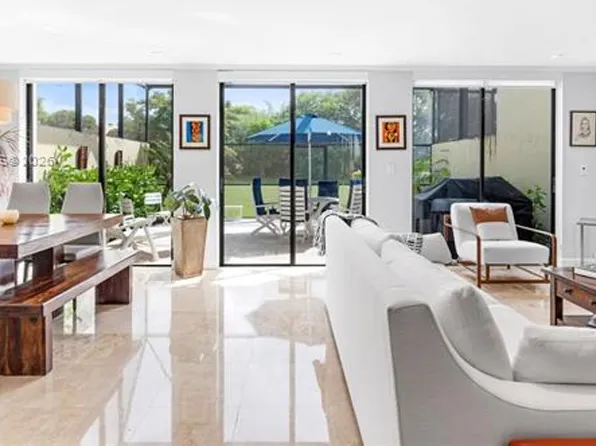 10137 Costa Del Sol Blvd #Townhouse A-57, Miami, FL 33178