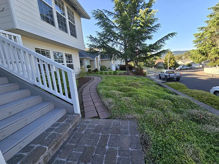 1335 NW Vallejo Dr — Photo 28
