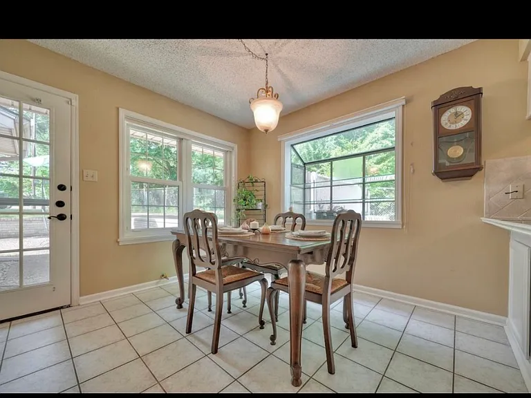 1379 Bridle Path Ln — Photo 20