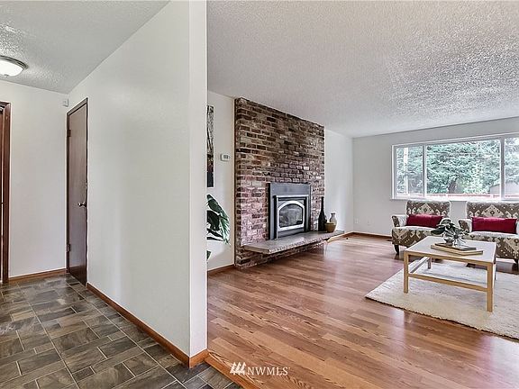 2nd image of 2606 Greenlawn St SE