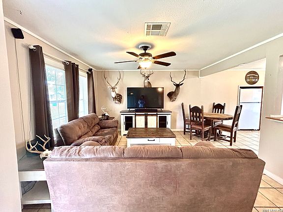 4th image of 1015 E Randall