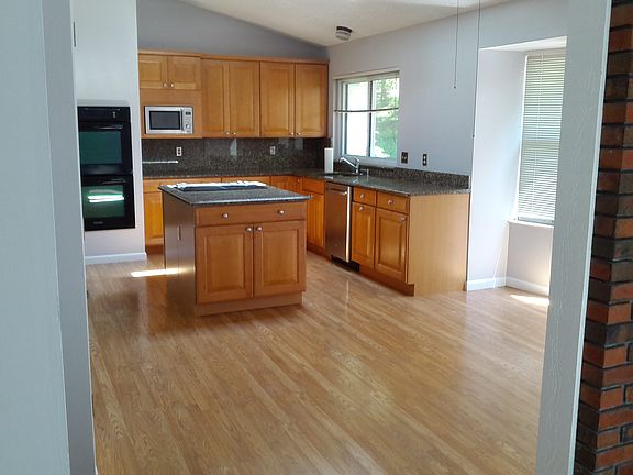 3rd image of 820 Justerini Dr