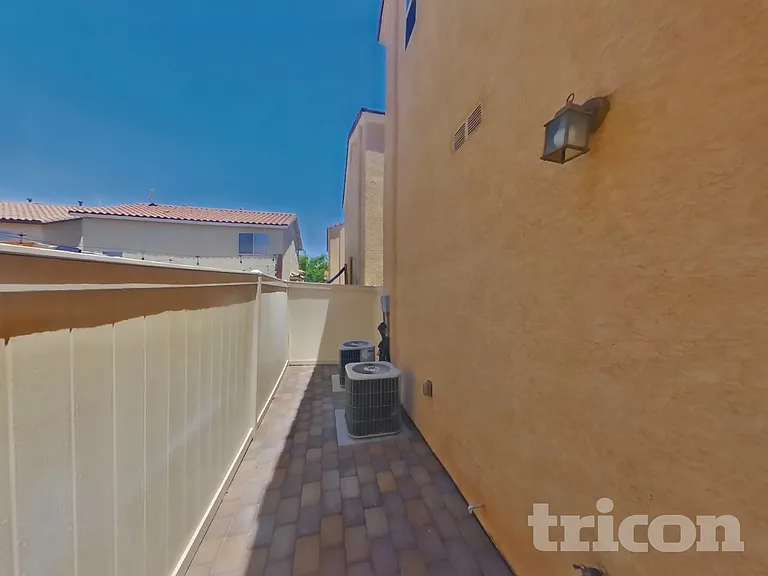 878 Blue Rosalie Pl — Photo 15