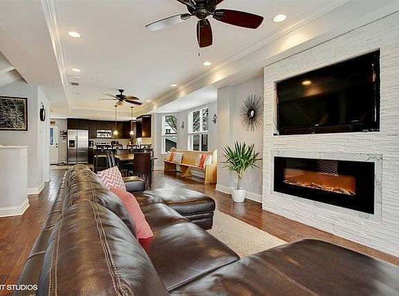 4th image of 3109 N Lawndale Ave