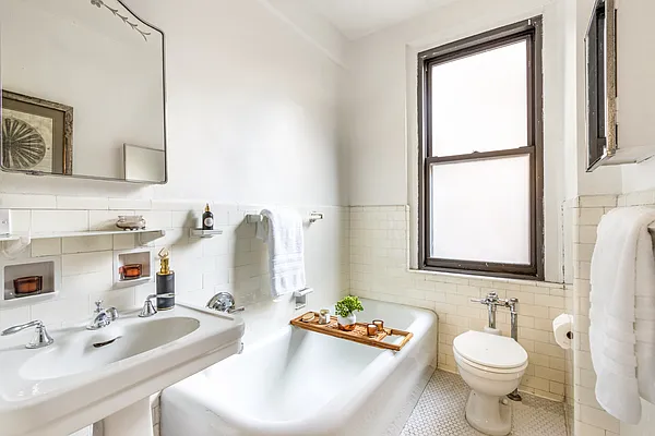 Sold by Compass | media 17