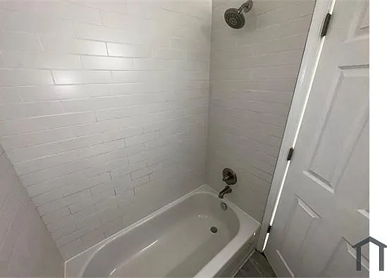 221 20th St NE #3 — Photo 10