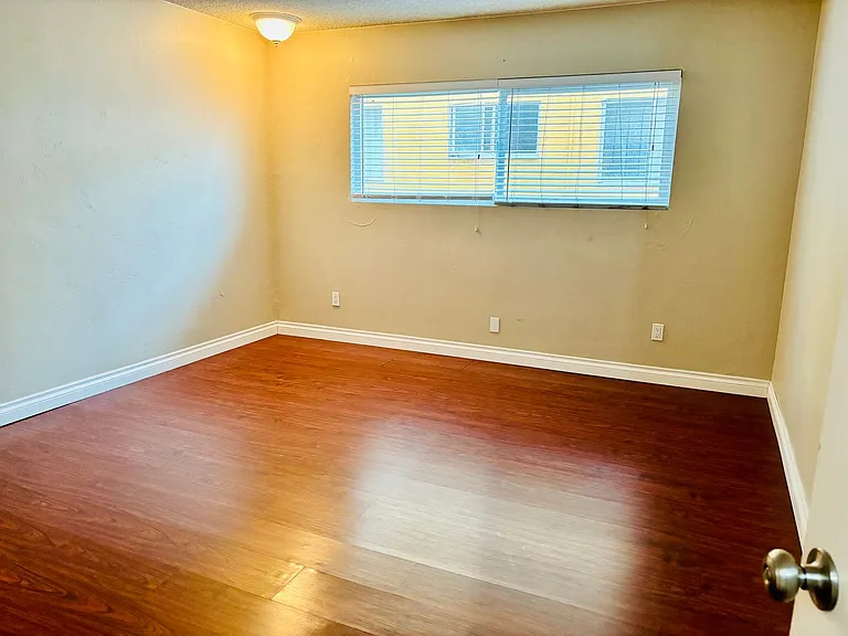McClintock Apartments — Photo 11