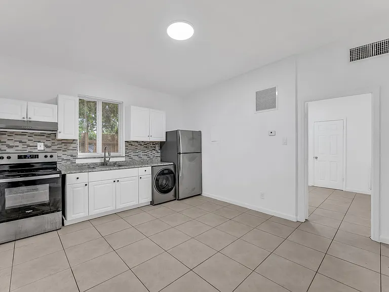 1340 NE 1st Ave — Photo 5