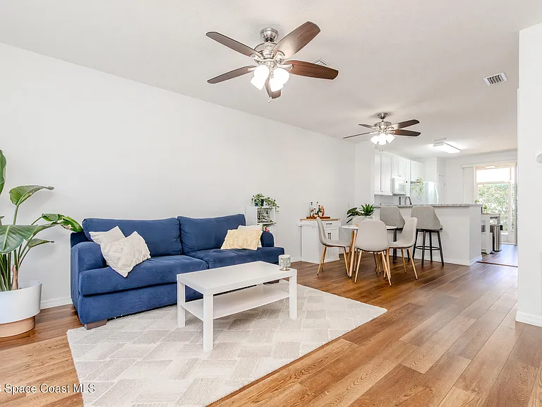 1390 Hampton Park Ln — Photo 2