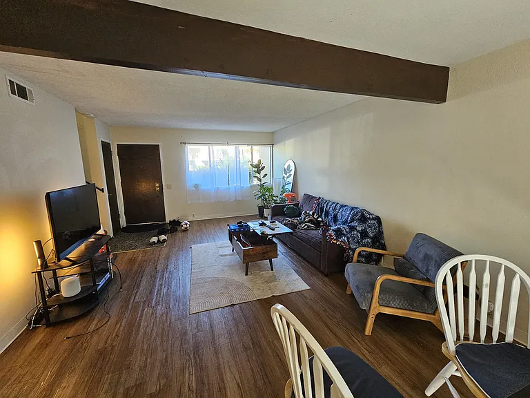 1548 Drake Dr — Photo 3