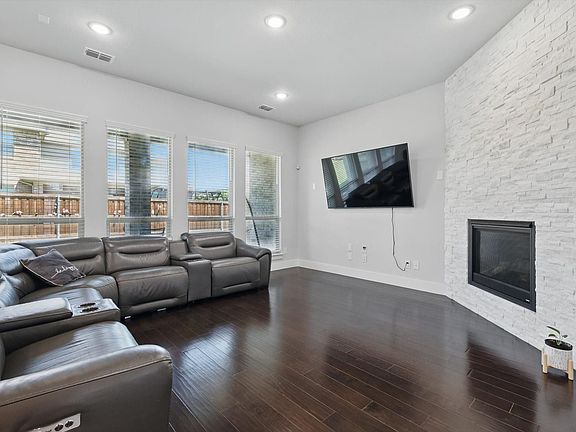 5th image of 2801 Rosewood Way