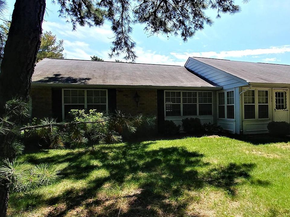 1st image of 13A Gramercy Ln #A