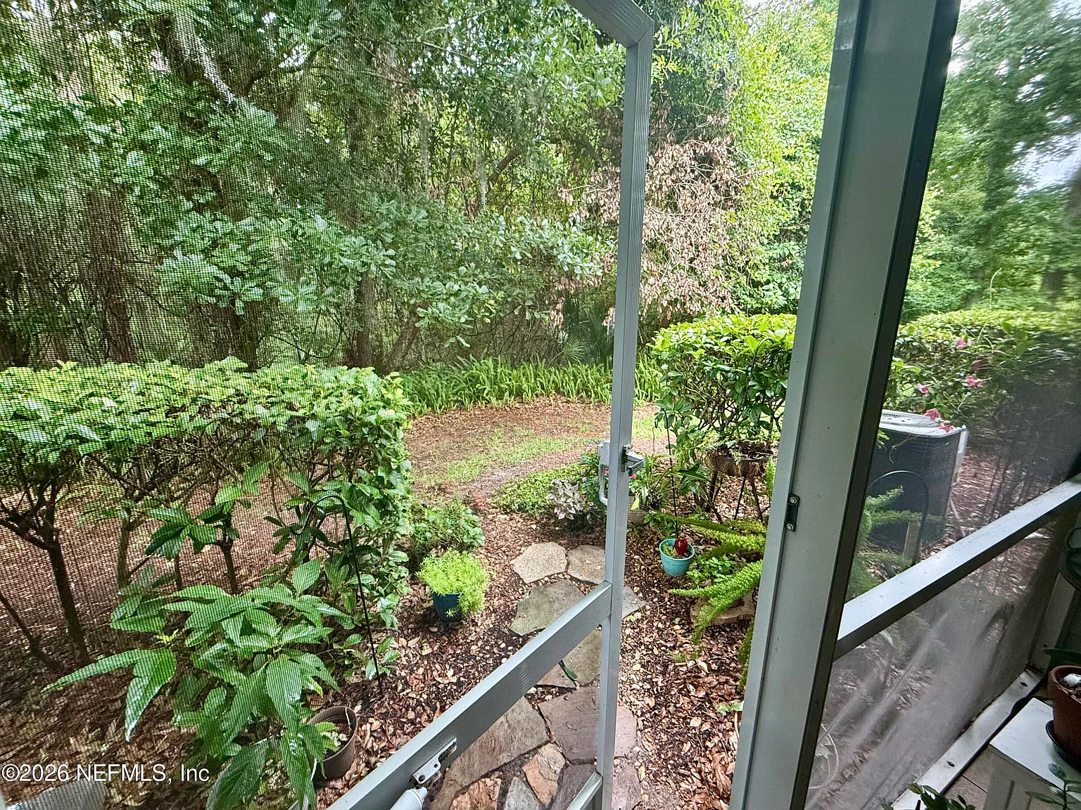 2 bed, 2.5 bath, 1078 sqft, $1,650 — Photo 2