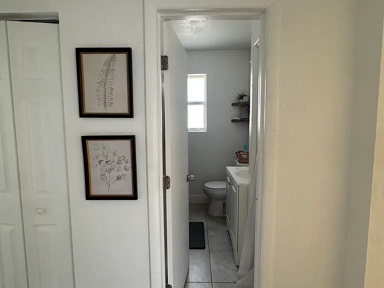 2000 SW 9th St — Photo 17