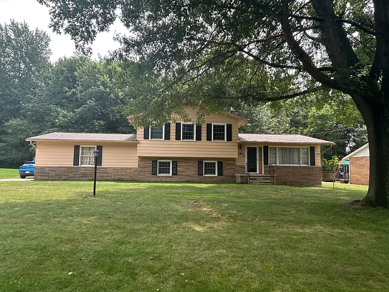 371 Elm Ave — Photo 1