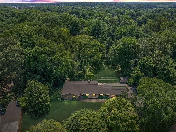 2nd image of 292 Sassafras Cir
