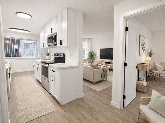 5th image of 11534-11540 Greenwood Ave N #202